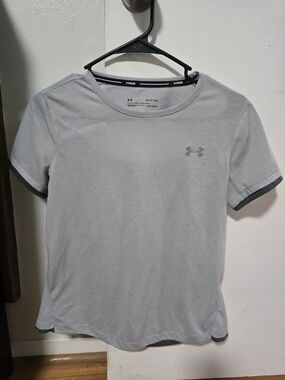 Under Armour HeatGear Short Sleeve Athletic Top Womens Small Gray Open Back Work